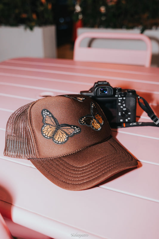 7VSGLOBE BUTTERFLY HAT BROWN COLOR-WAY